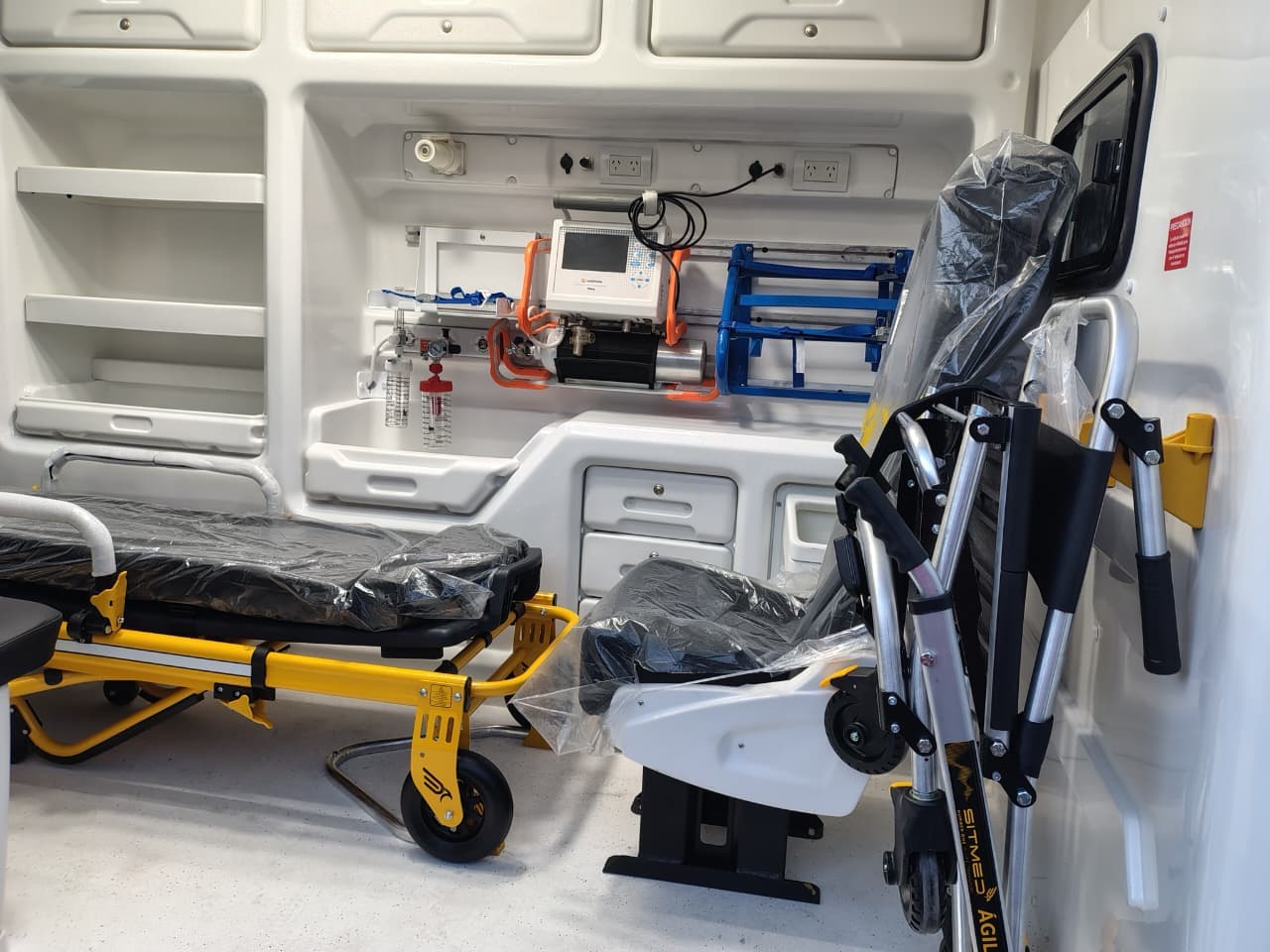 Interior de ambulancia UTIM